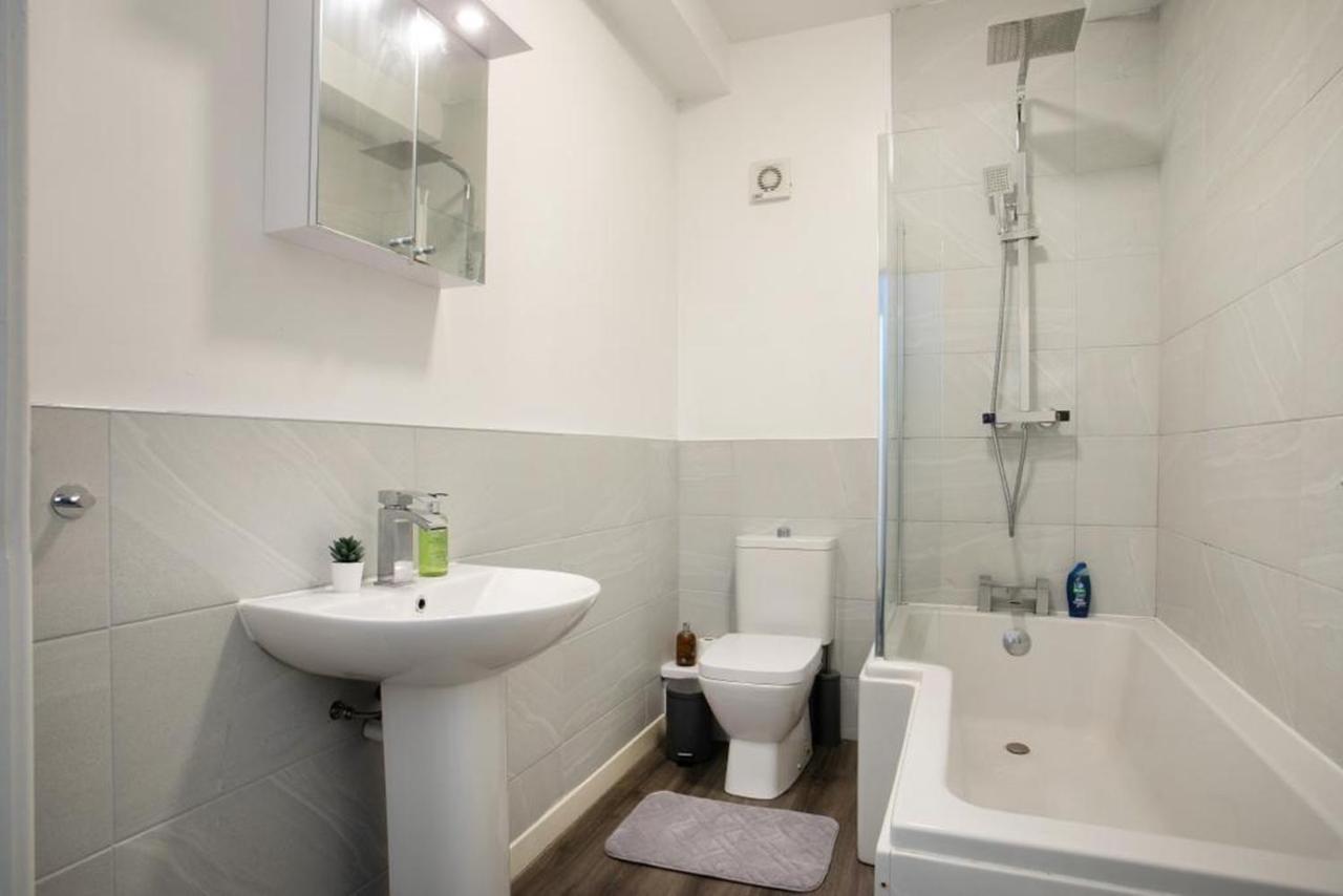 Spacious 2 Bedroom Apartments - 5 Mins From Qmc, Universities And City Centre! Nottingham Zewnętrze zdjęcie